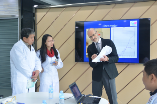 1592179337112463.png 2016年1月19日集团公司专家组焦点成员法国玛丽484.png